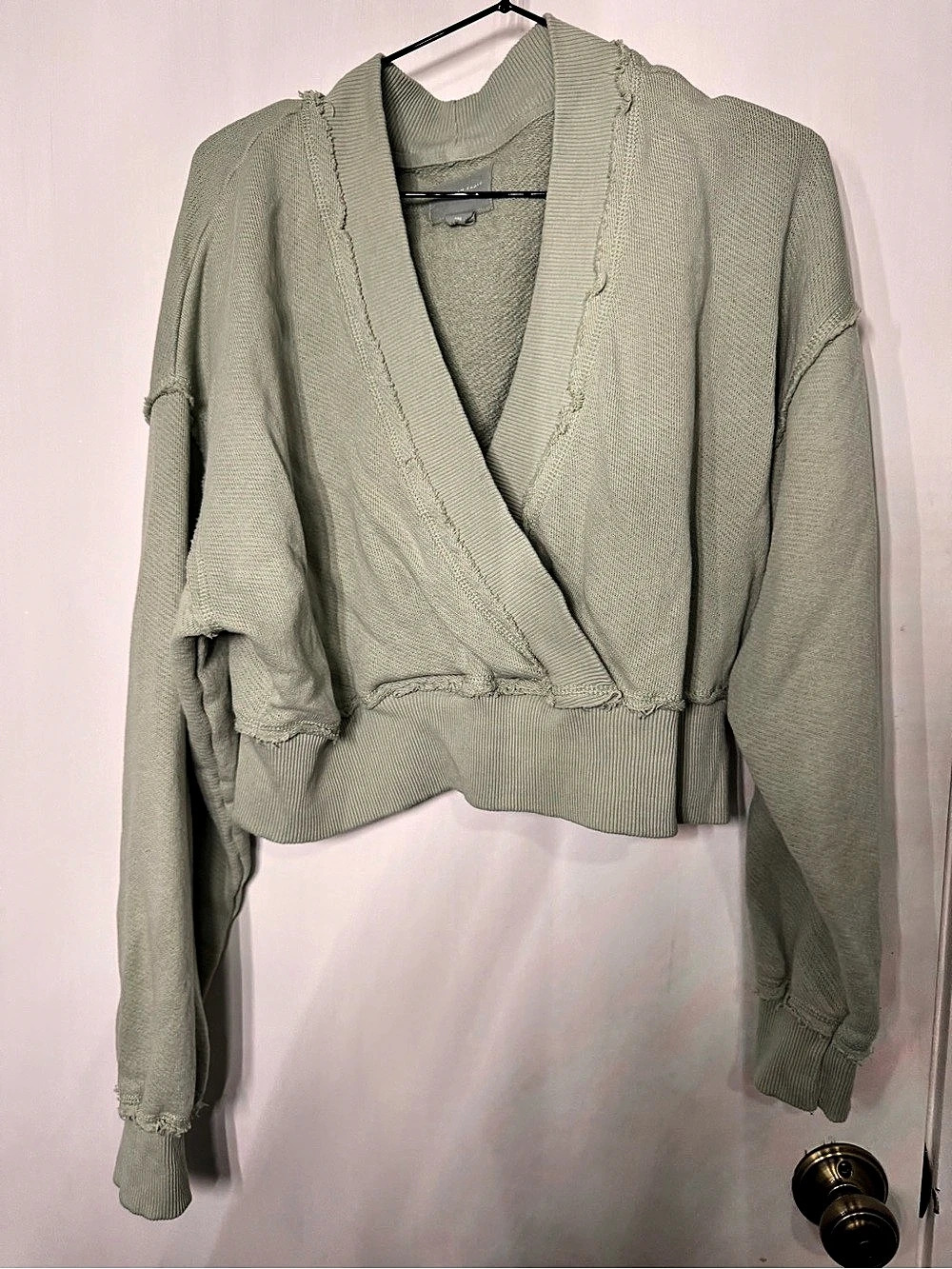 American Eagle Cropped Cardigan in Green